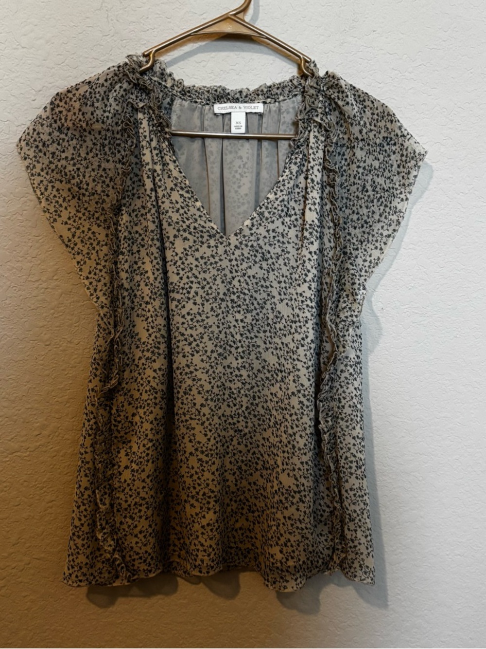 Chelsea And Violet Womens Beige Floral Chiffon Ruffle Blouse Shirt XS